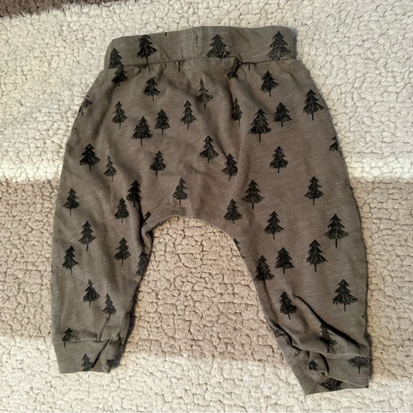 ✨SOLD✨Rylee + Cru 🌲 Tree print pants - Picture 2 of 3